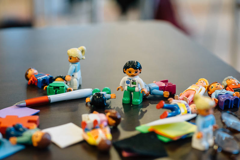 Een Taal Erbij: Duplo poppetjes in de praktijk 